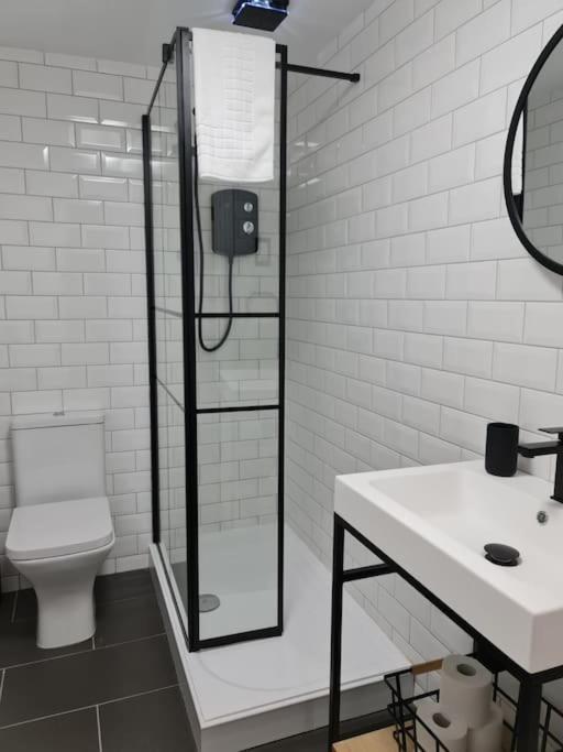 Centrally Located To The City Of Lincoln Exterior foto